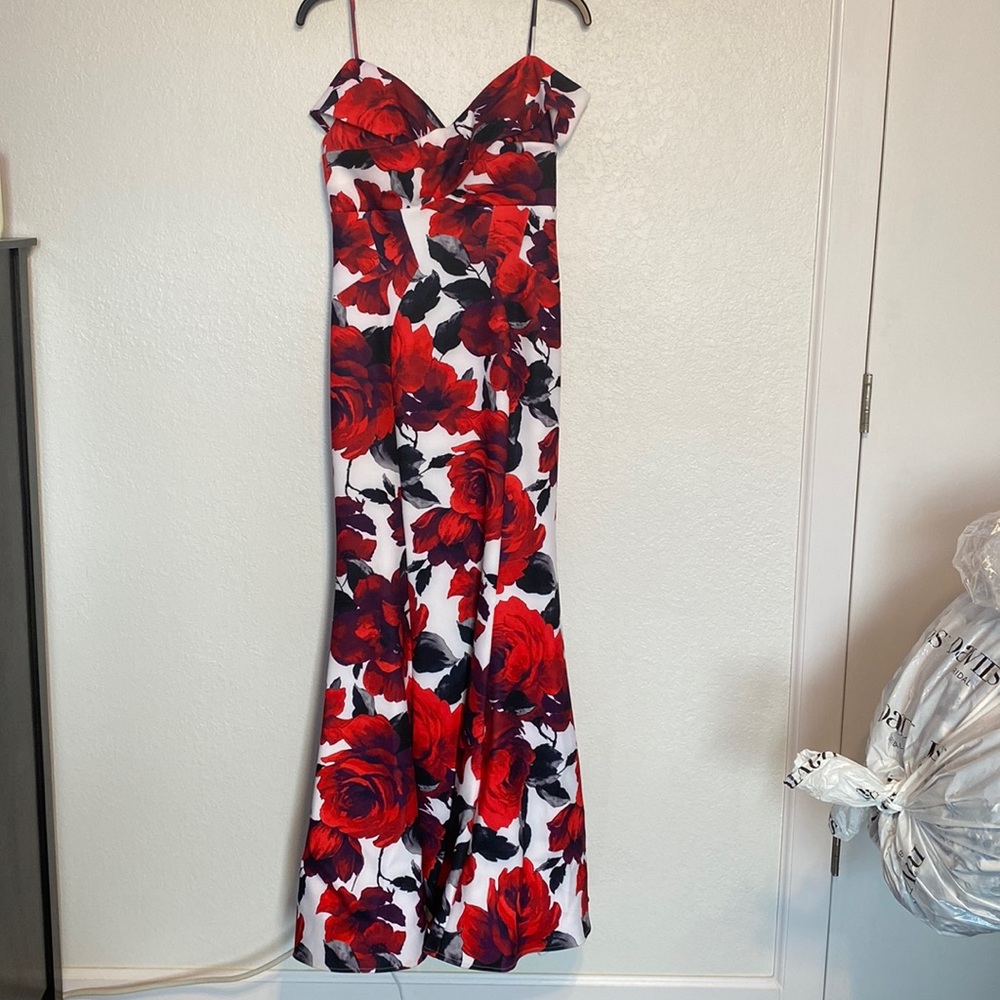 Morgan and Co. brand. Floor length rose print mermaid prom gown. Size 11.